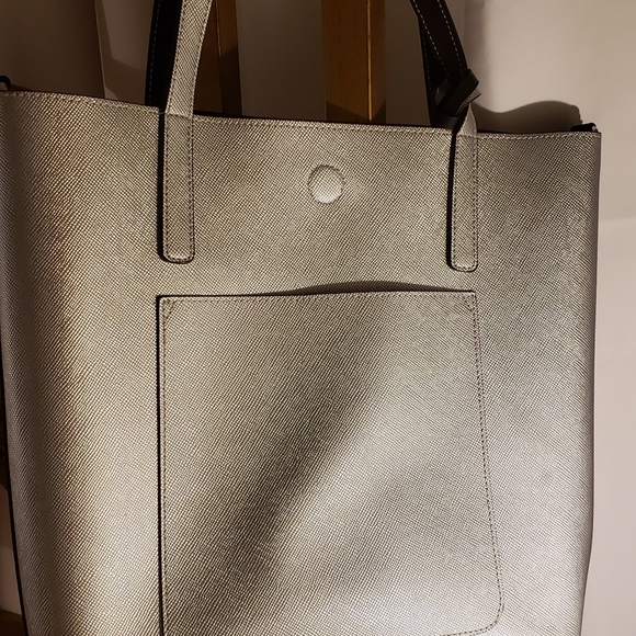 Silver tote bag w/ attached coin purse - Picture 5 of 5